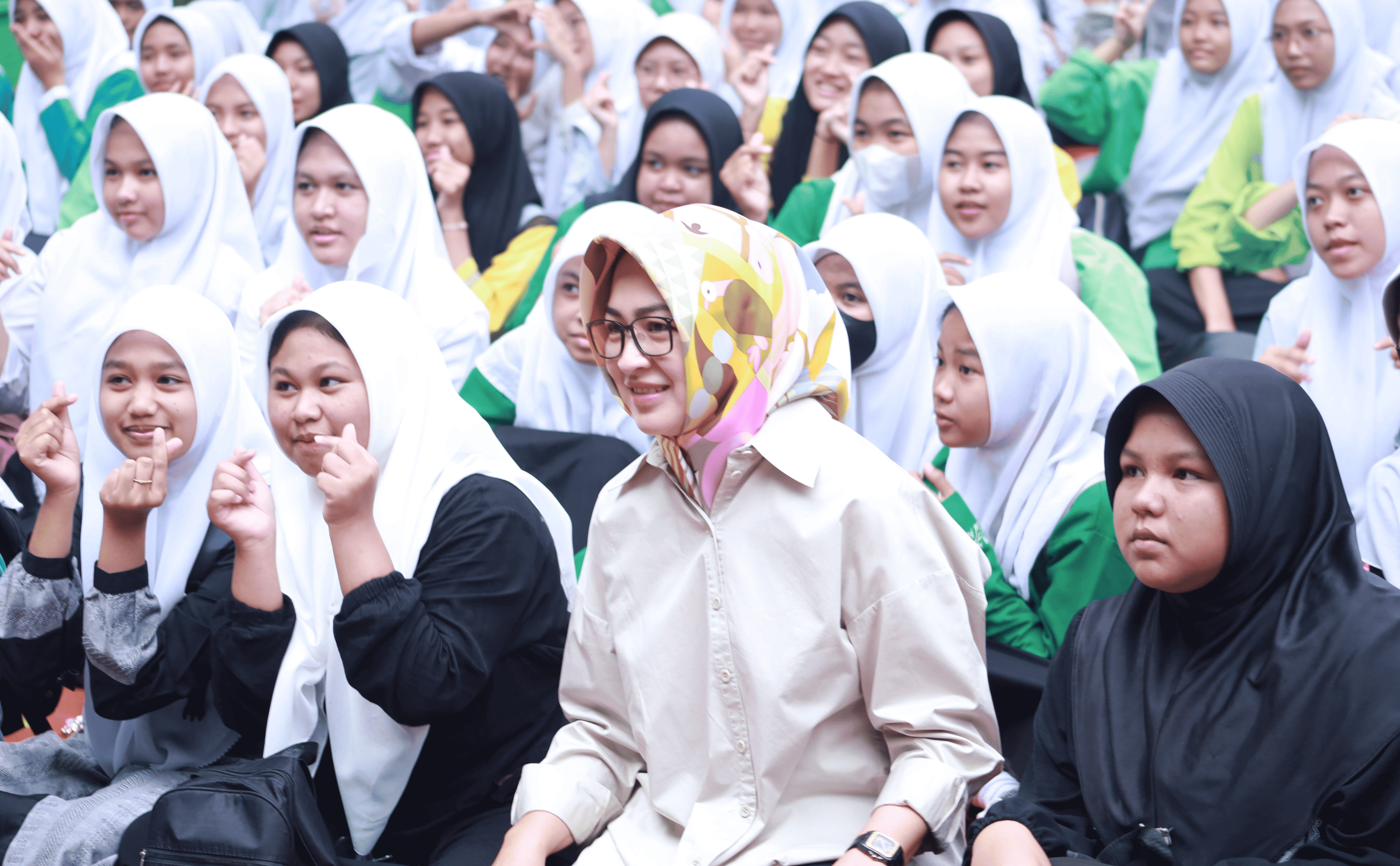 Rangkaian kegitan MPLS dan Dzikir Bersama dikunjungi Oleh Ibu Dr. Hj. Airin Rachmi Diany